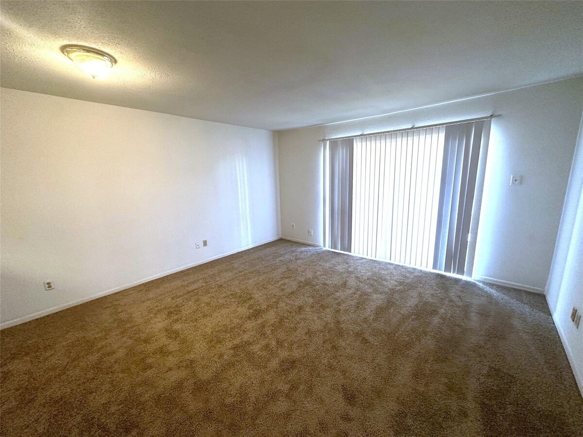 Photo - 2820 S Bartell Dr Unidad 2