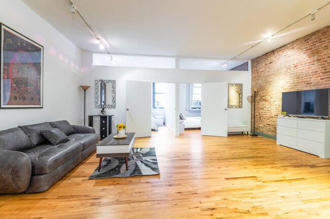 Building Photo - 132 Chambers St Rental
