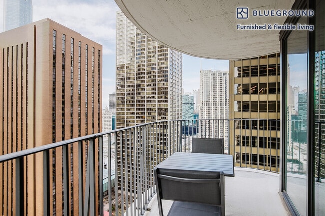 Photo - 225 N Columbus Dr Unidad FL19-ID1198