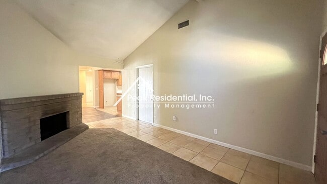 Photo - Spacious 2bd/1ba Duplex with Garage near American River College