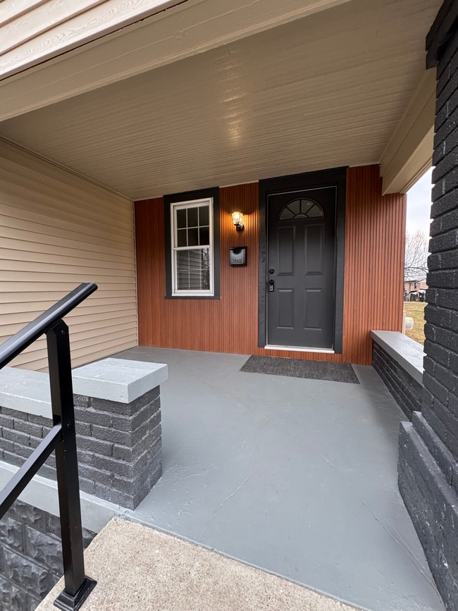 Photo - 515 E 9th St