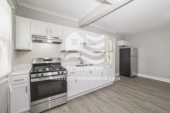 Photo - 210 E Maywood Ave