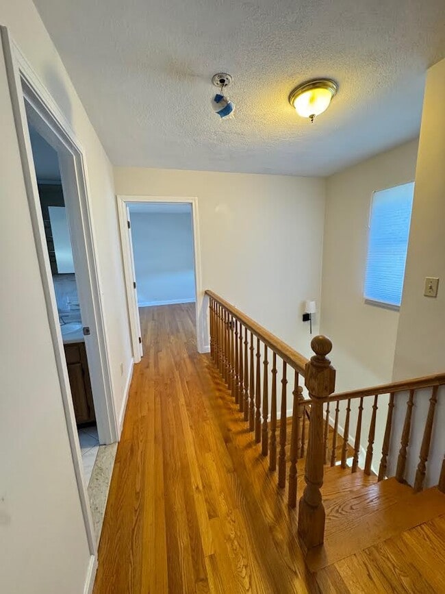 Photo - 12 Gardner St Apartments Unit R