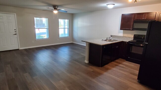 Photo - 609 Cedar Point Dr
