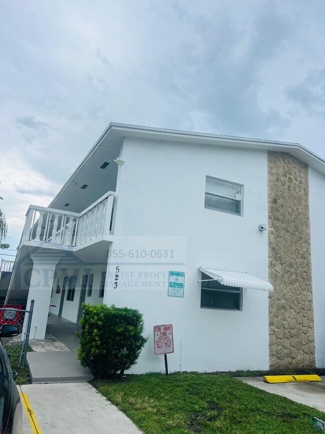 Photo - 523 S K St Lake Worth, FL 33460