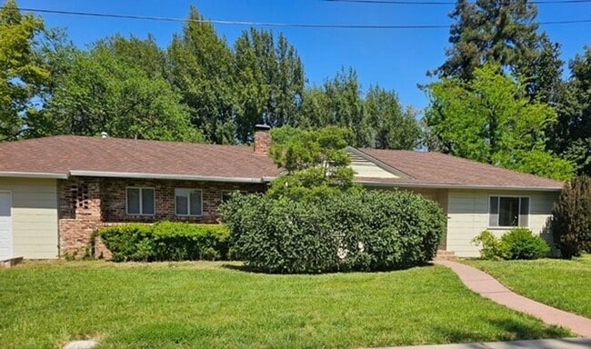 GREAT LOCATION - GREAT LOCATION House