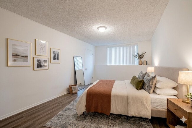 Photo - Spacious 1 bed 1 bath apartment in Santa Monica! Unit 808E Princeton St