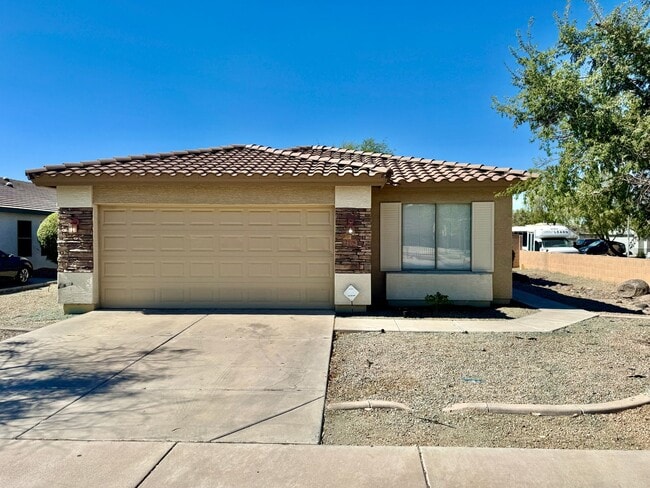 Building Photo - Very Nice & Clean Single Level Home In Phoenix, Very Close To Ed and Verma Pastor Elementary School.