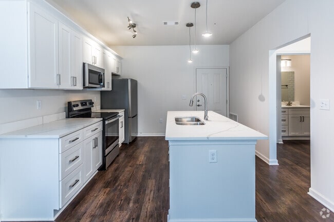 1BR, 1BA - 579SF - Kitchen