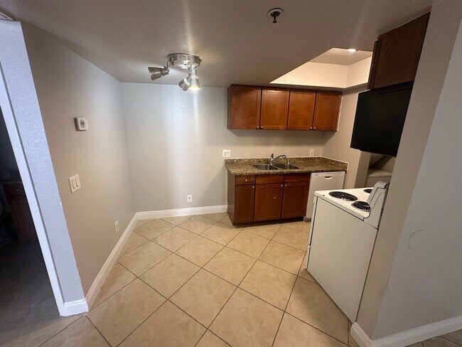 Photo - Beautiful 1 Bedroom 1 Bath Condo in Guard Gated Community!!