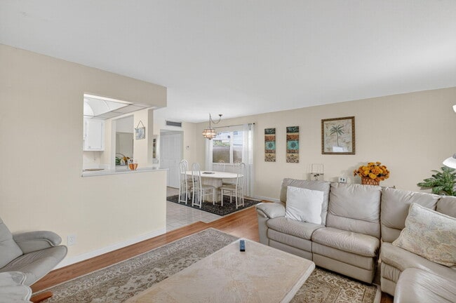 Photo - 359 Saxony Trail Unit 359