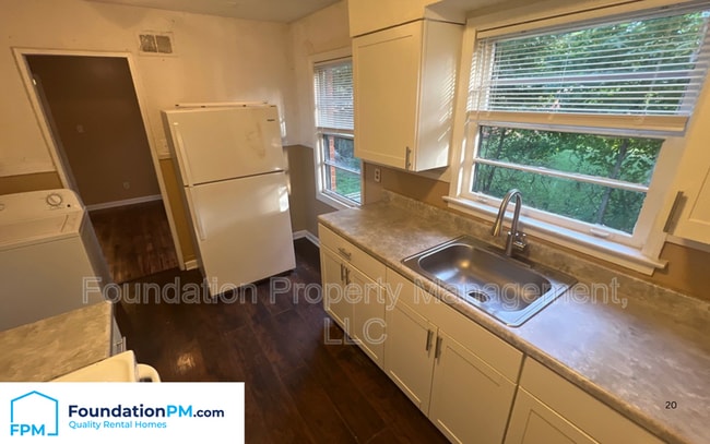 Photo - 1593 E Holmes Rd