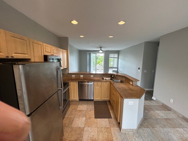 Kitchen and wrap around bar/countertop - 75-6009 Alii Dr Unit Kona Sea Ridge H-1