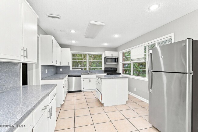 Photo - 5716 Banyan Dr