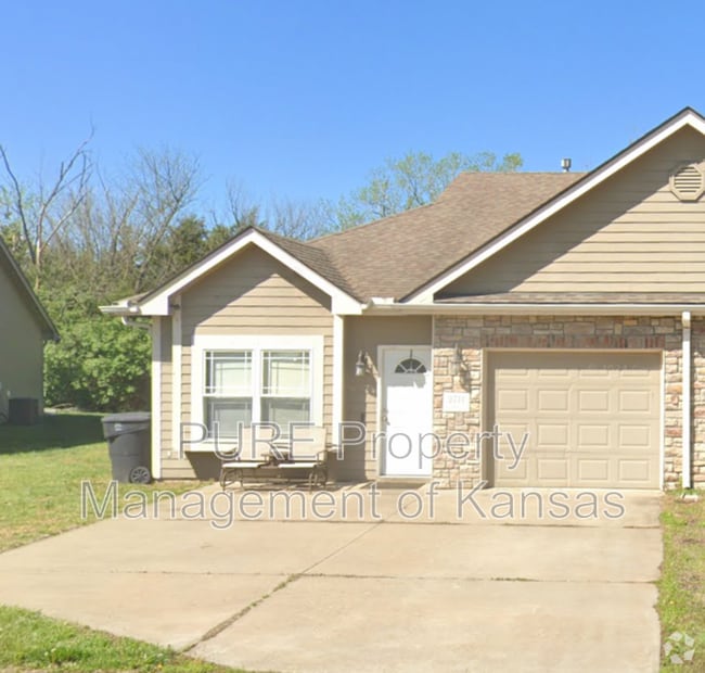 Building Photo - 2711 SE Taurus Ct Rental