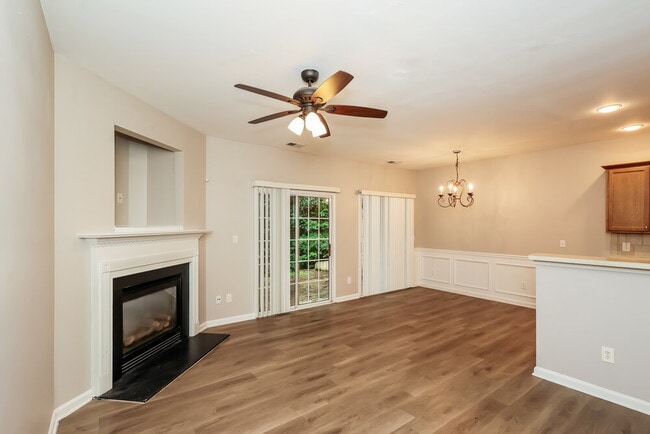 Photo - 713 Celeste Ln