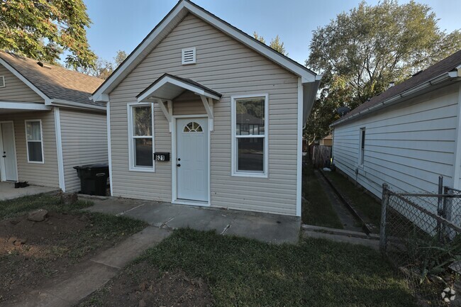 Building Photo - 621 Kiowa St Rental