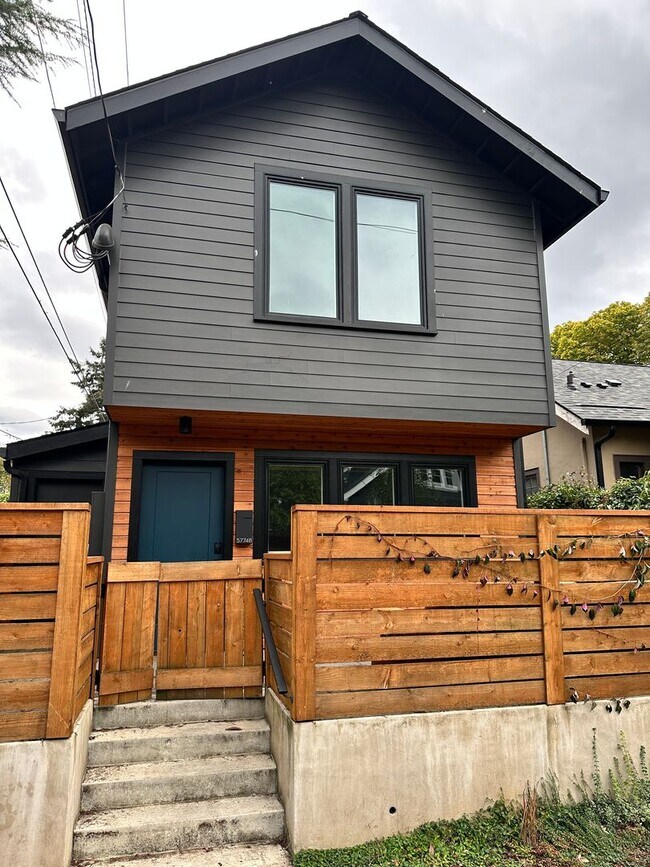 Brand New ADU in NE Portland! - Brand New ADU in NE Portland! House