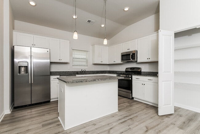 Photo - 319 Augustine Dr