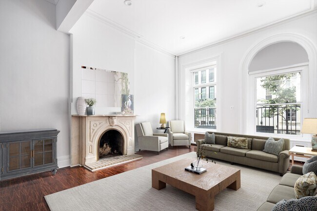 Photo - 179 E 64th St