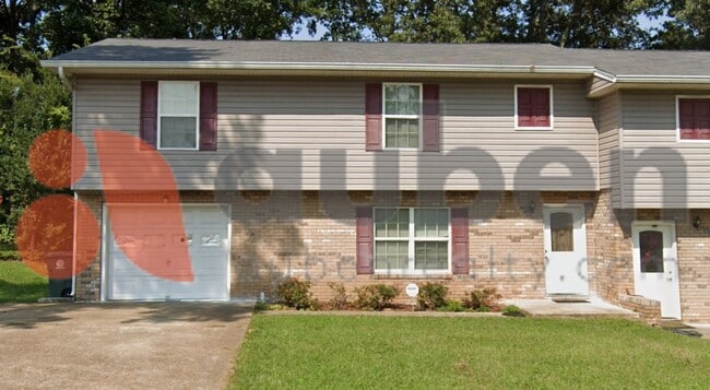 Building Photo - 4 Bedroom 1 Bathroom! Pet Friendly!