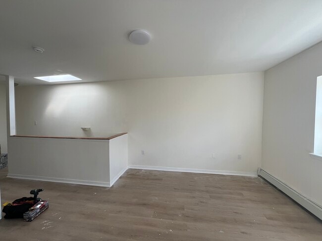 Building Photo - 929 Gates Ave Unit 3/F