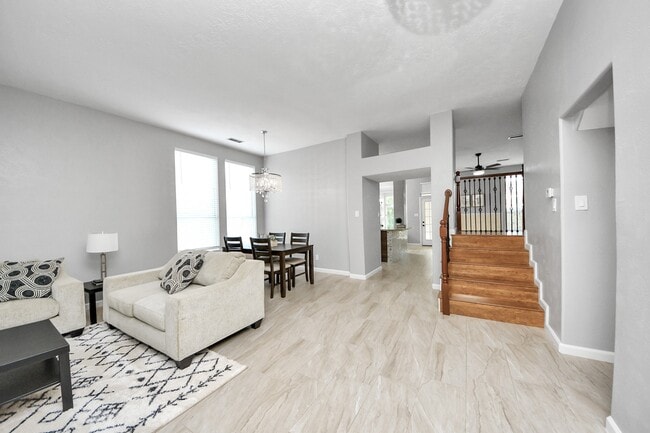 Photo - 20922 Whitevine Way