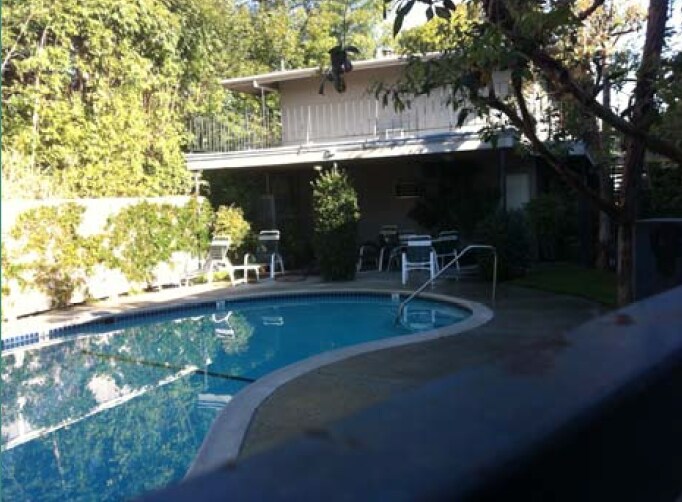 Pool - Centre Pointe Apartments