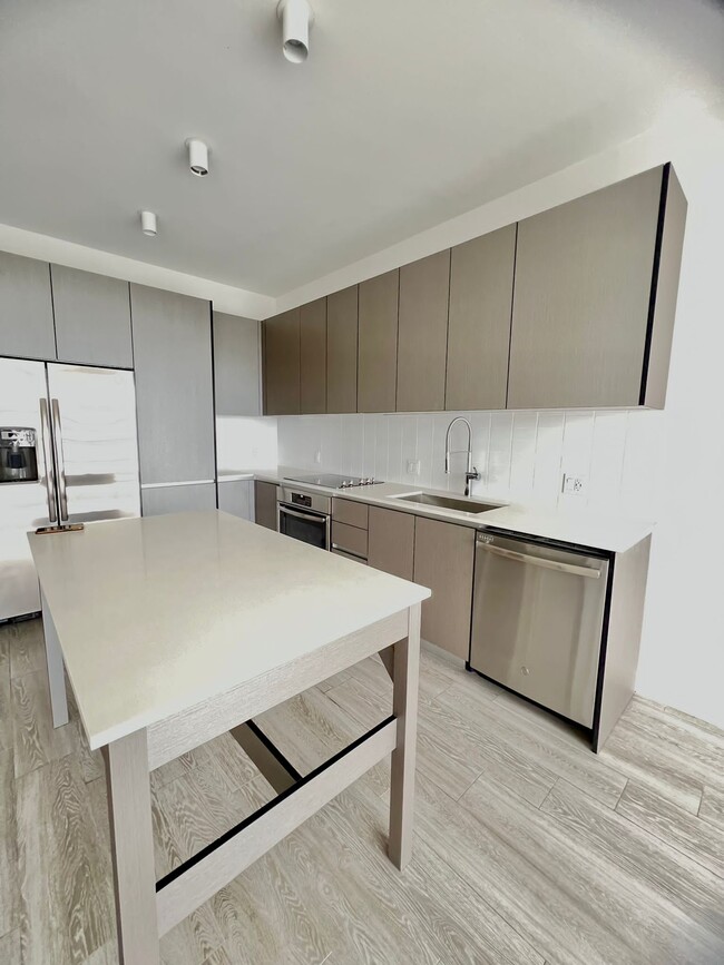Building Photo - 360 NW 24th St Unit A1 Rental