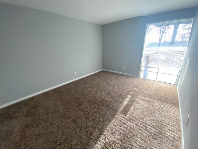 Photo - 180 Talbott St Unidad 107