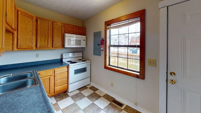 Photo - 1366 Indianola Ave