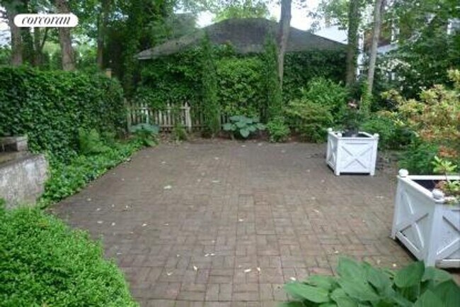 Photo - 110 Burnett St