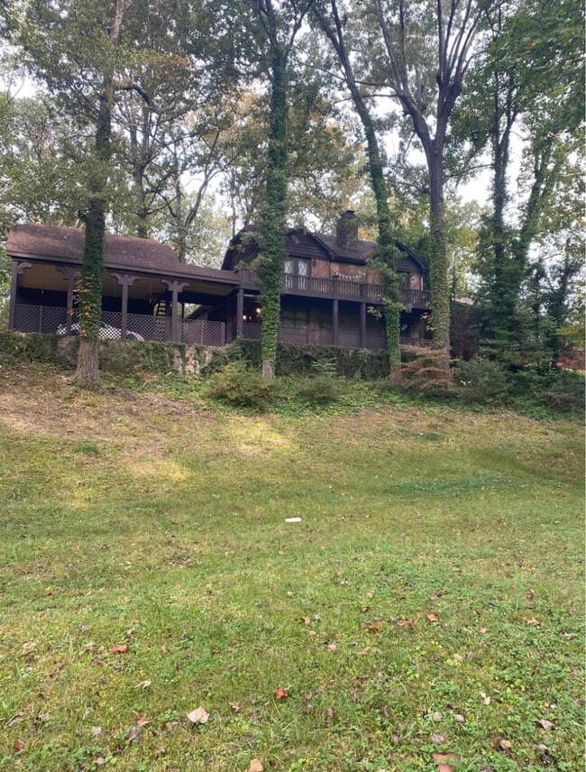 Photo - 618 W Lelia St