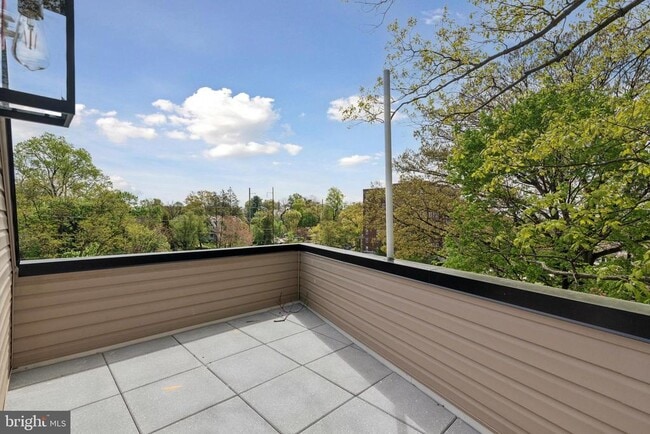 Building Photo - 367 W Hortter St Unit 403