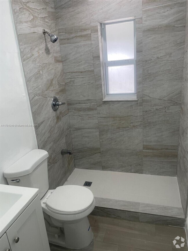 Building Photo - 471 NW 32nd Ct Rental