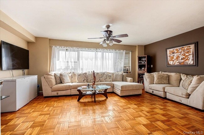 Building Photo - 6 Fordham Hill Oval Unit 12D