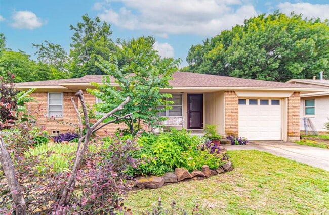 Building Photo - 1212 Dover Dr