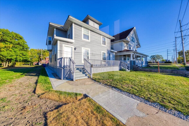 Building Photo - 622 N Mulberry St