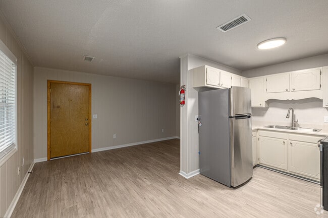 1BR 1BA 537SF: Dining into Living Room