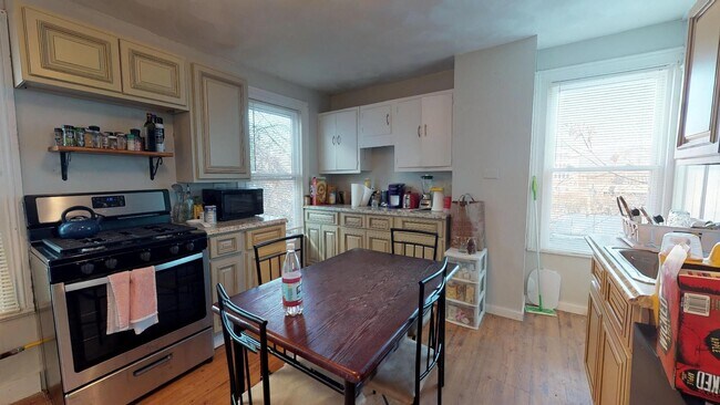 Photo - 2 Florence Ave Unit 2 Florence full house
