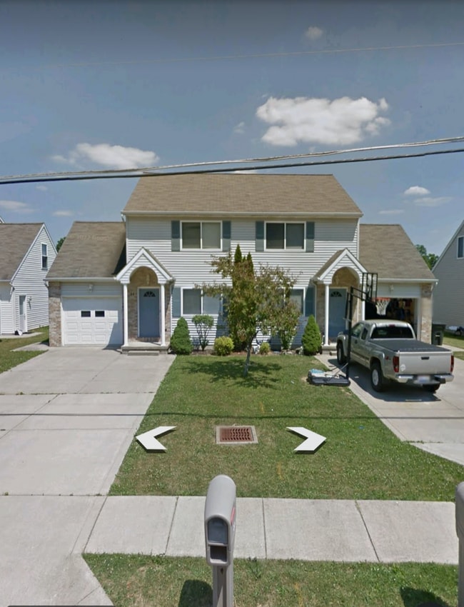 Building Photo - 56 Sunset Rd N Unit Sunset Road North Ontario