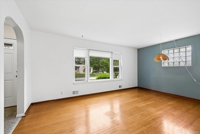 Photo - 805 N Mitchell Ave