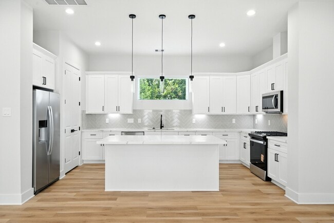 Photo - 2304 Hoskins Dr