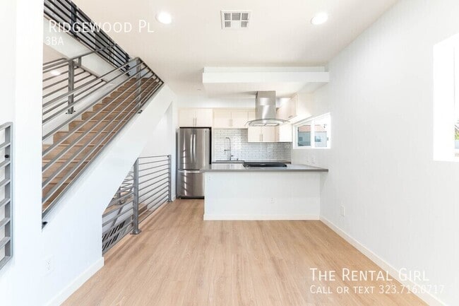 Photo - 756 N Ridgewood Pl