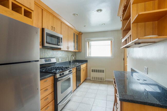 8600.Skokie.C1-1 - Garden House Apartments