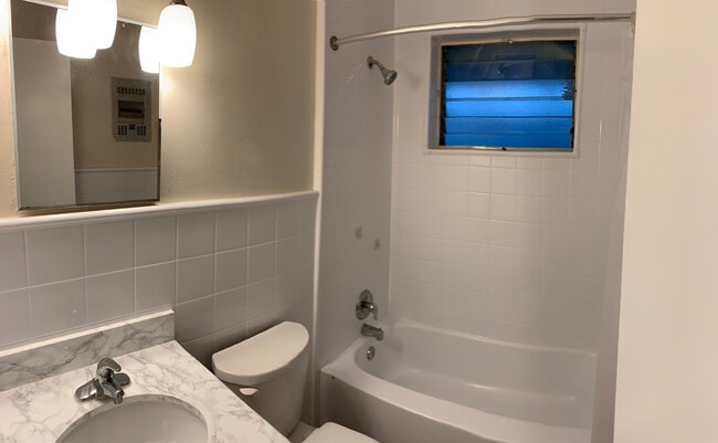 Building Photo - 1605 NE 126 Street Unit 507 Rental