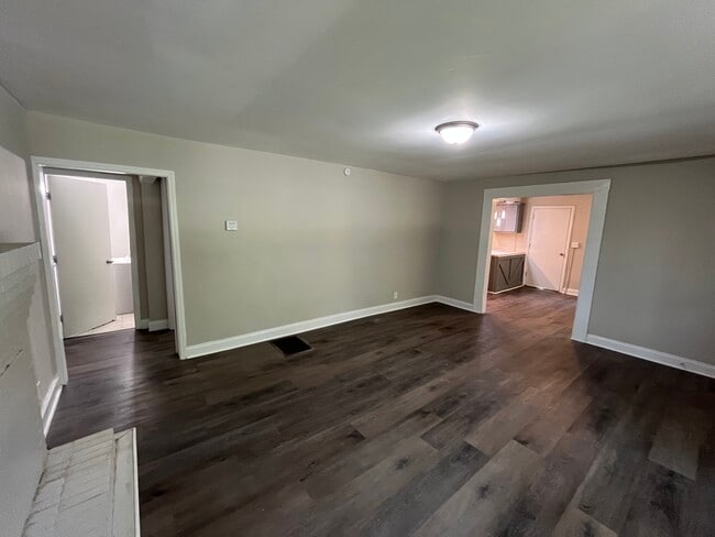Photo - 3905 Robinson Rd