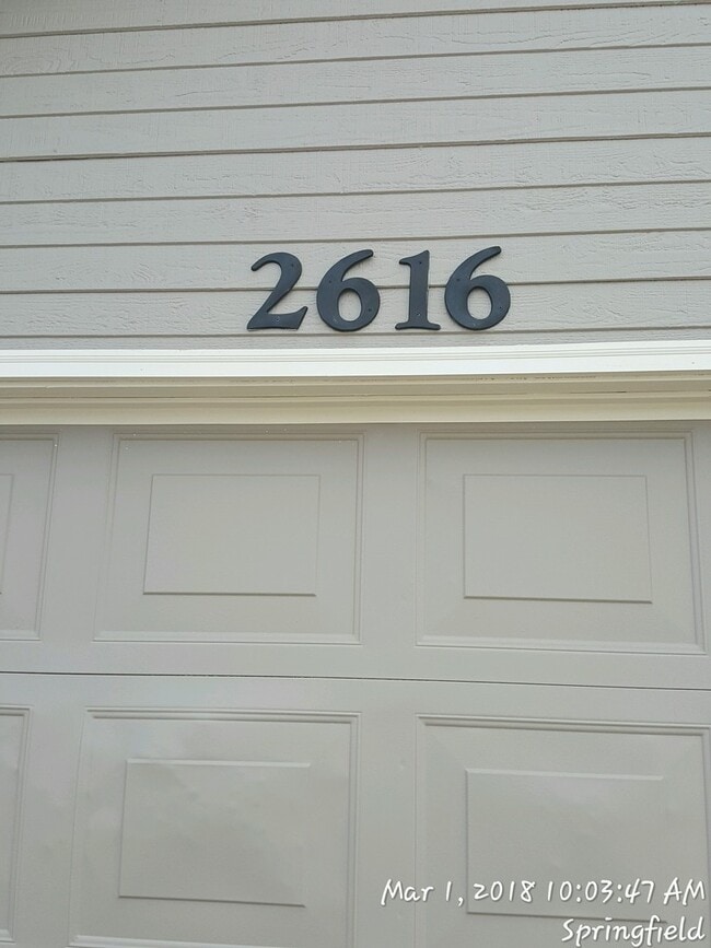 2 bed 1 bath duplex w/ 1 car garage! Lawn ... - 2 bed 1 bath duplex w/ 1 car garage! Lawn ... Casa Adosada
