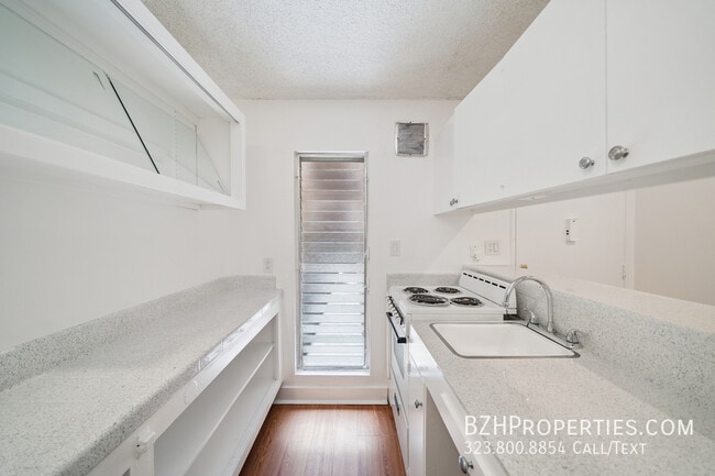 Photo - 7544 Hampton Ave Unidad 107