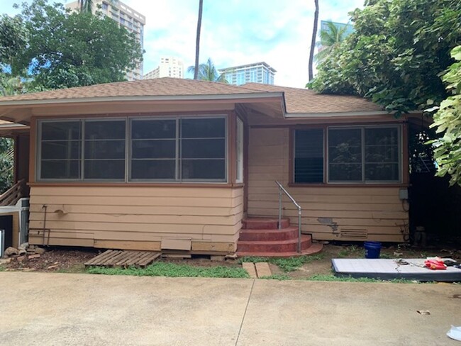 Waikiki Area - 3 bedrooms, 1 bath house - ... - Waikiki Area - 3 bedrooms, 1 bath house - ...